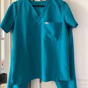 Like new figs scrub set. Small/petite